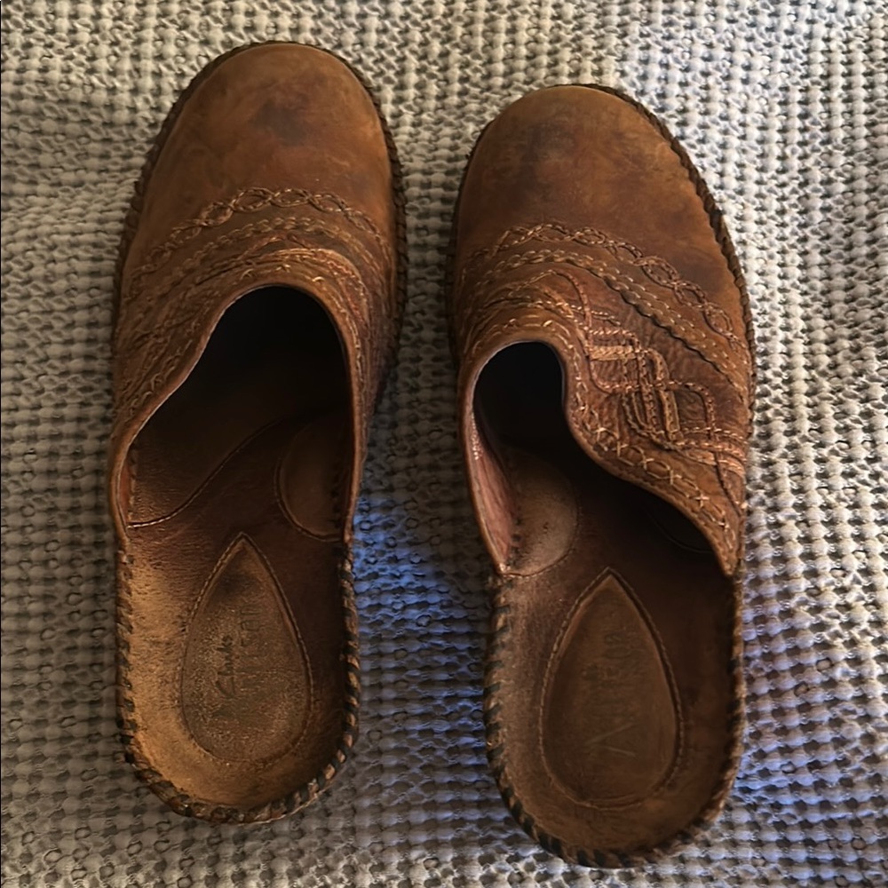 Brown ladies clogs - size 8 1/2